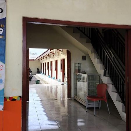 Hotel Metro Kudus Tanggulangin Exterior foto