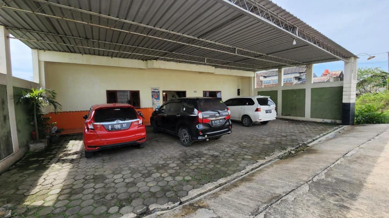 Hotel Metro Kudus Tanggulangin Exterior foto